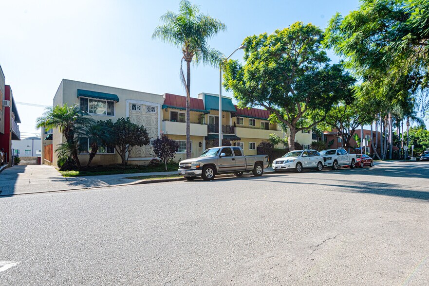 More Photos Of 8130 Norton Ave, West Hollywood Apartments For Sale