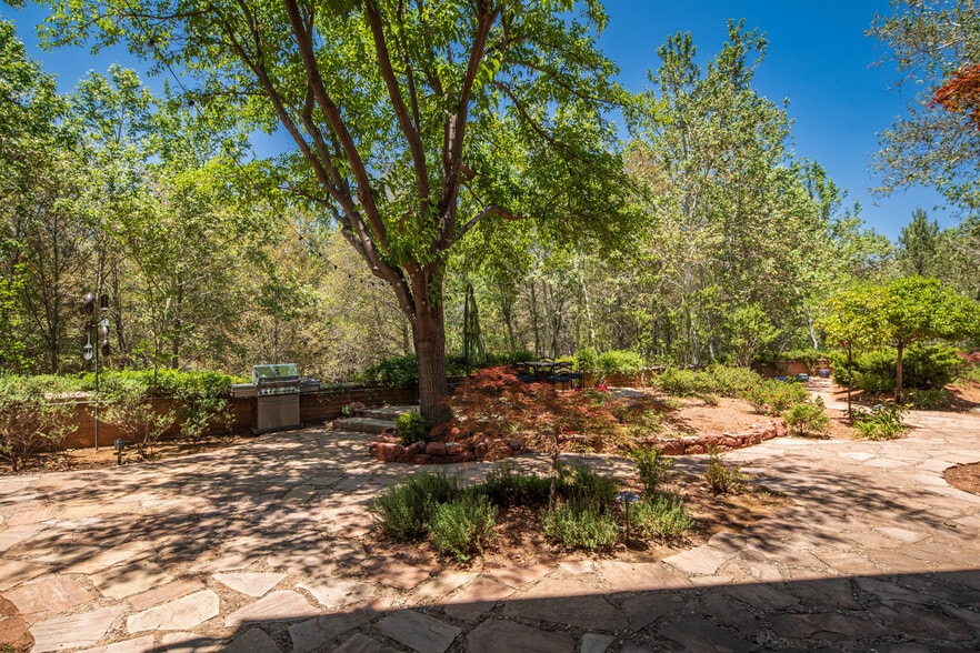 More Photos Of 25 Schnebly Hill Rd, Sedona Freestanding For Sale