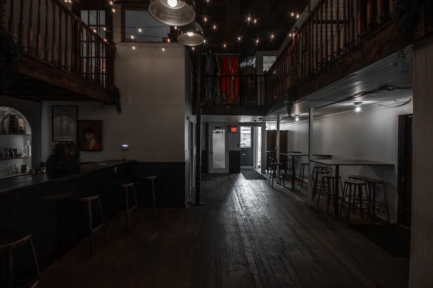 More Photos Of 1024 Main St, Vancouver Flex For Sale