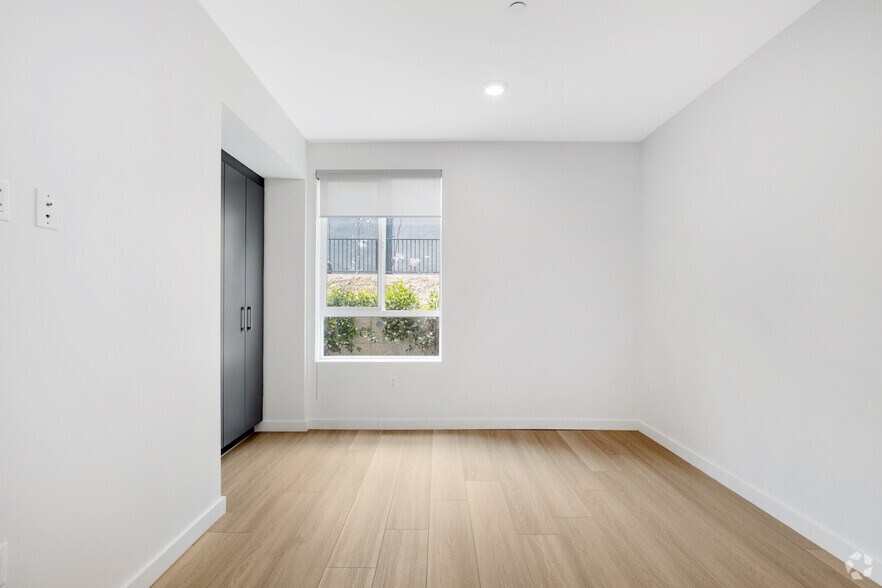 More Photos Of 1759 N Gower St, Los Angeles Apartments For Sale