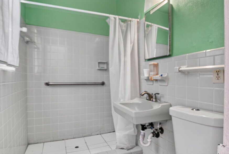 More Photos Of Blue Heron Blvd - 40 Bed Licensed Independent Living Facility, Riviera Beach Healthcare For Sale