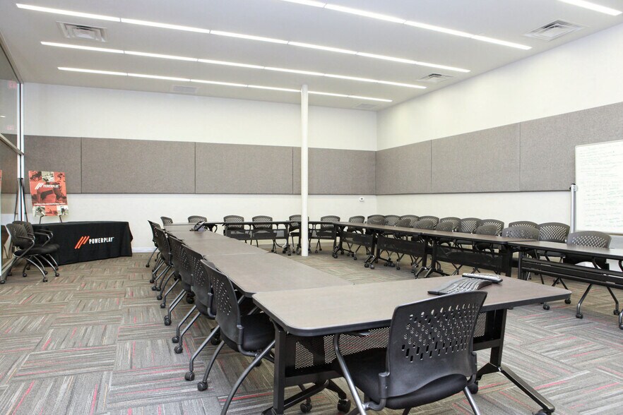 More Photos Of 817 E 4th St, Tulsa Showroom For Sale