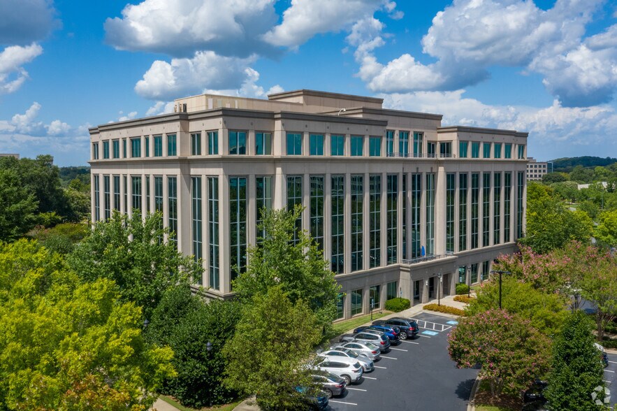 More Photos Of 15801 Brixham Hill Ave, Charlotte Office For Lease