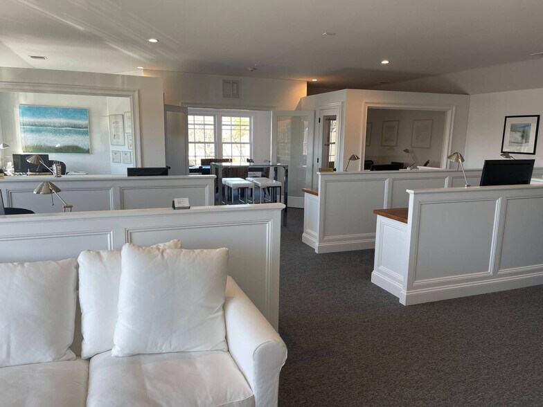 More Photos Of 16 Hampton Rd, Southampton Storefront Retail Office For Sale