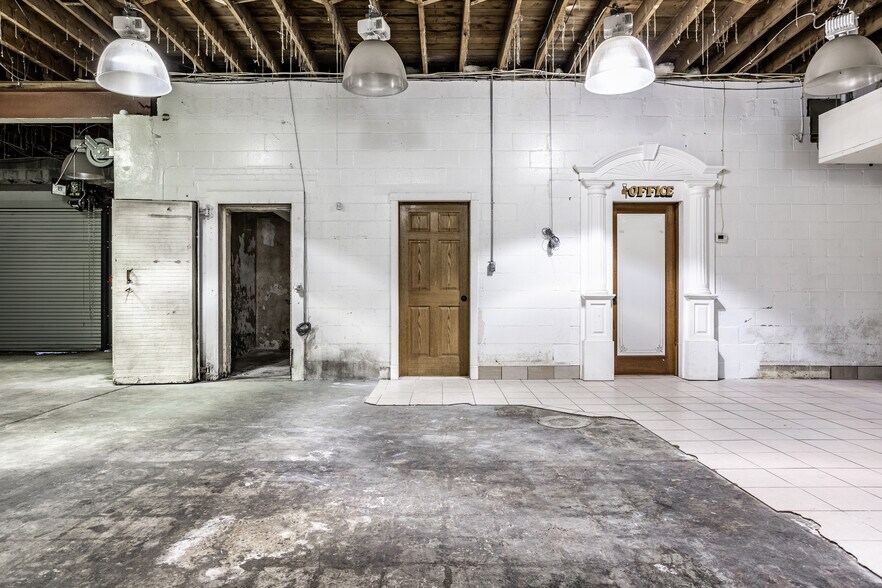 More Photos Of 502 S Keystone Ave, Indianapolis Light Manufacturing For Lease