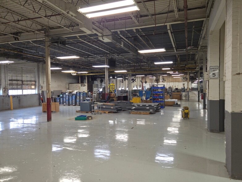 More Photos Of 1801 Russellville Rd, Bowling Green Manufacturing For Sale