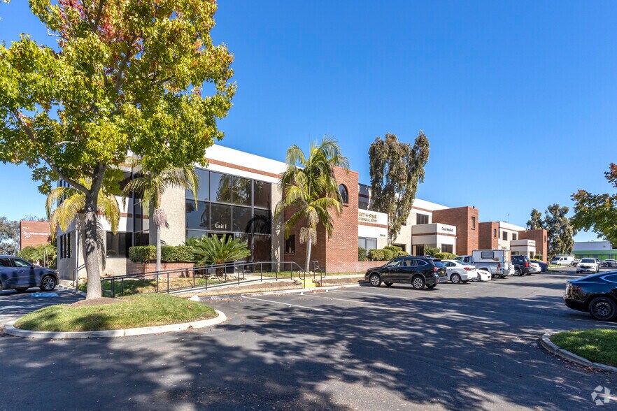 More Photos Of 7964 Arjons Dr, San Diego Light Manufacturing For Lease