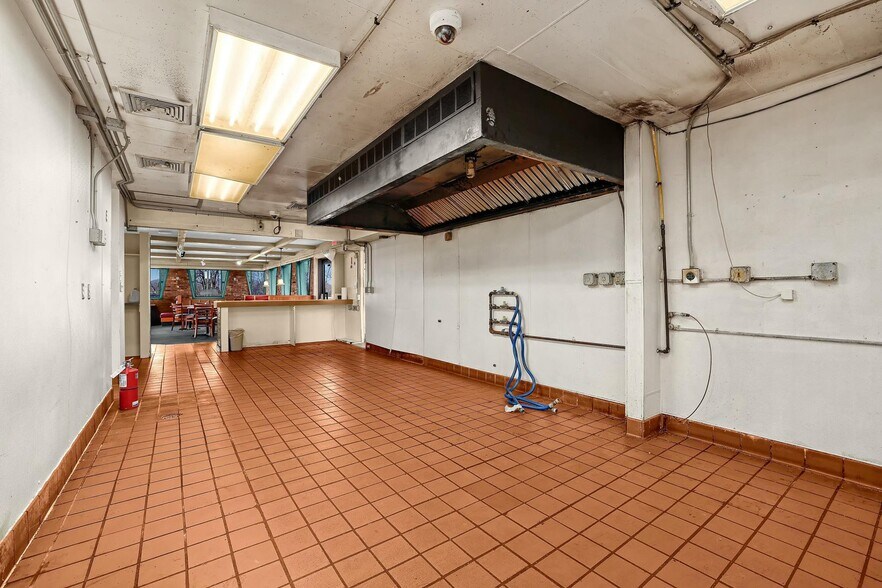 More Photos Of 2212 Rose St, La Crosse Restaurant For Sale