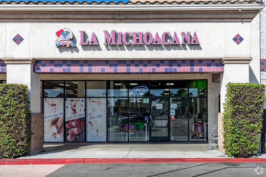 More Photos Of 14525 Lakewood Blvd, Paramount Storefront Retail Office For Sale