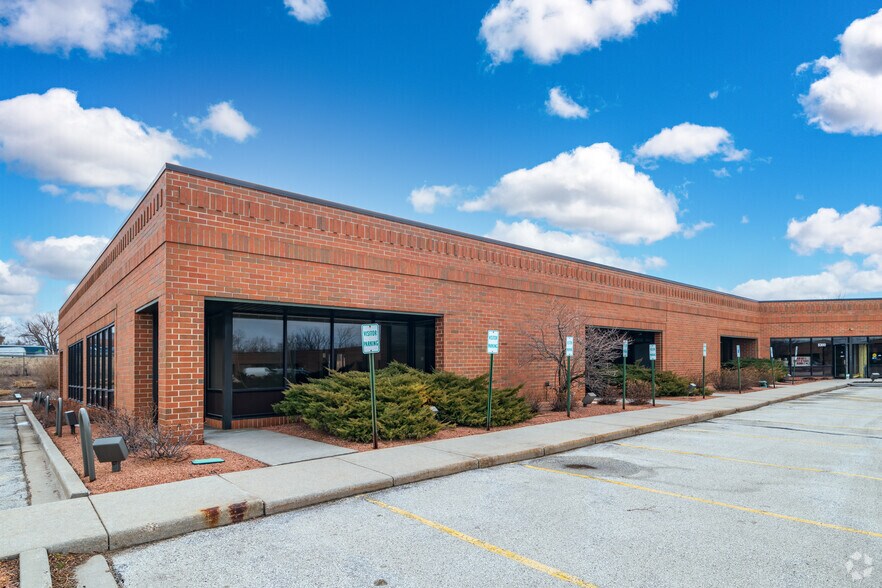 More Photos Of 5300 N 118th Ct, Milwaukee Office For Sale