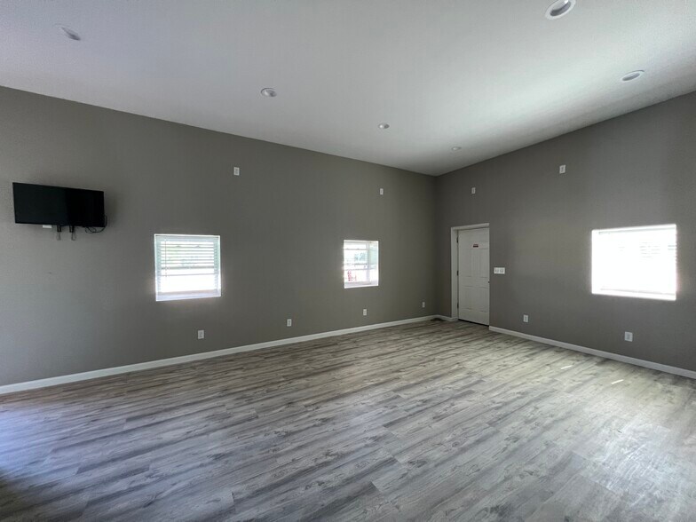 More Photos Of 3586 US HWY 42, Warsaw Office For Sale