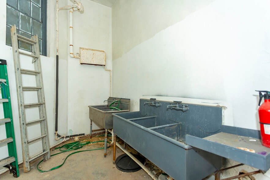 More Photos Of 2001 Avenue Z, Birmingham Religious Facility For Sale