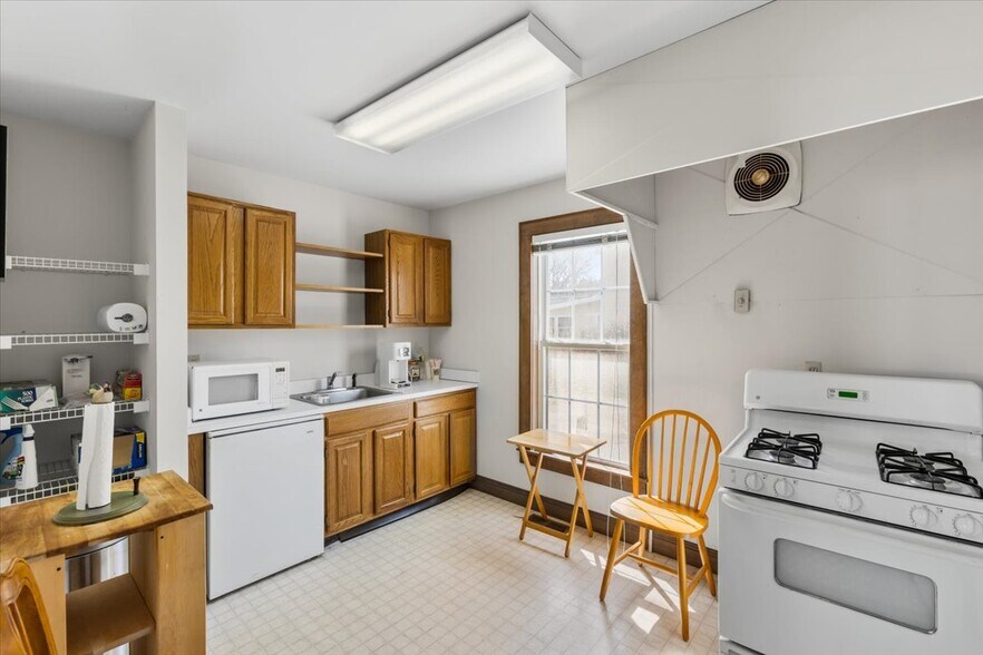 More Photos Of 27 Main St, Sparta Office For Sale