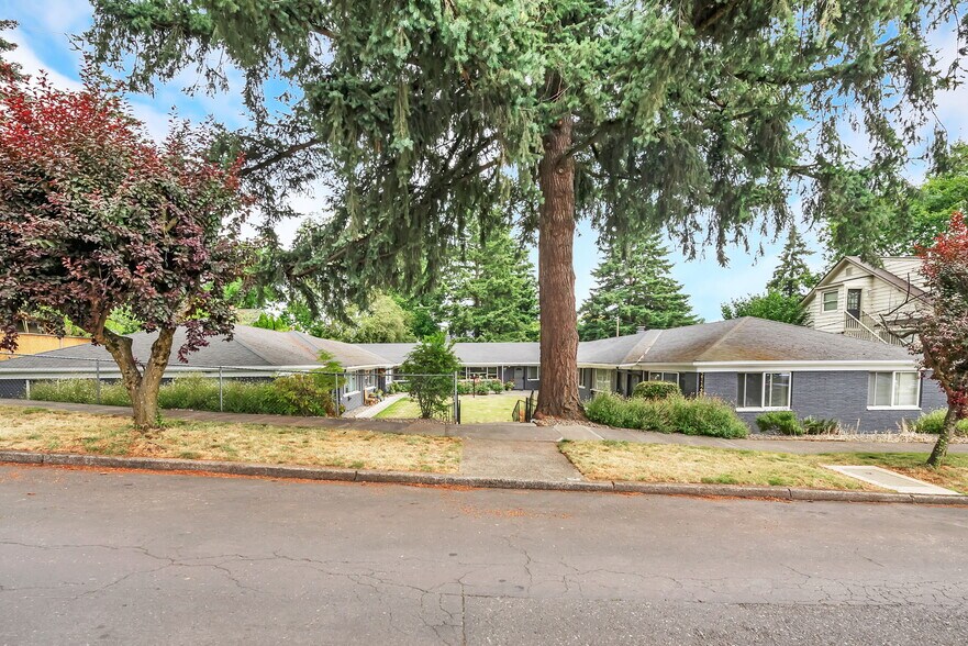 More Photos Of 206-240 NE 66th Ave, Portland Apartments For Sale