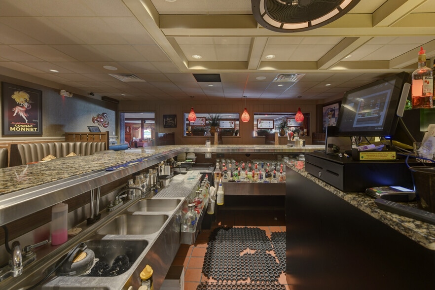 More Photos Of 502 Dixie Hwy, Beecher Restaurant For Sale