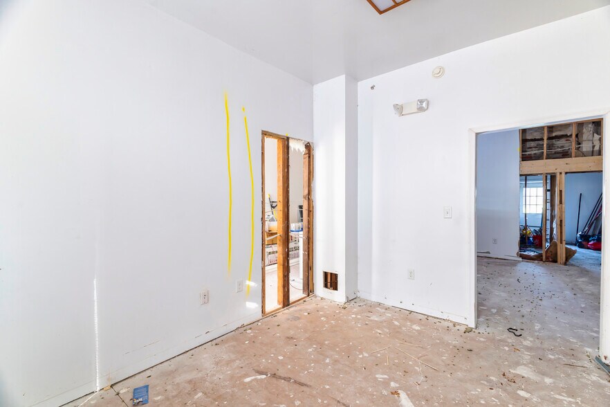 More Photos Of 121 N Broad St, Woodbury Apartments For Lease