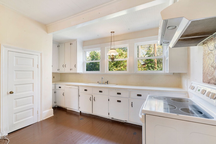 More Photos Of 101 S Main St, Wendell Office Residential For Lease