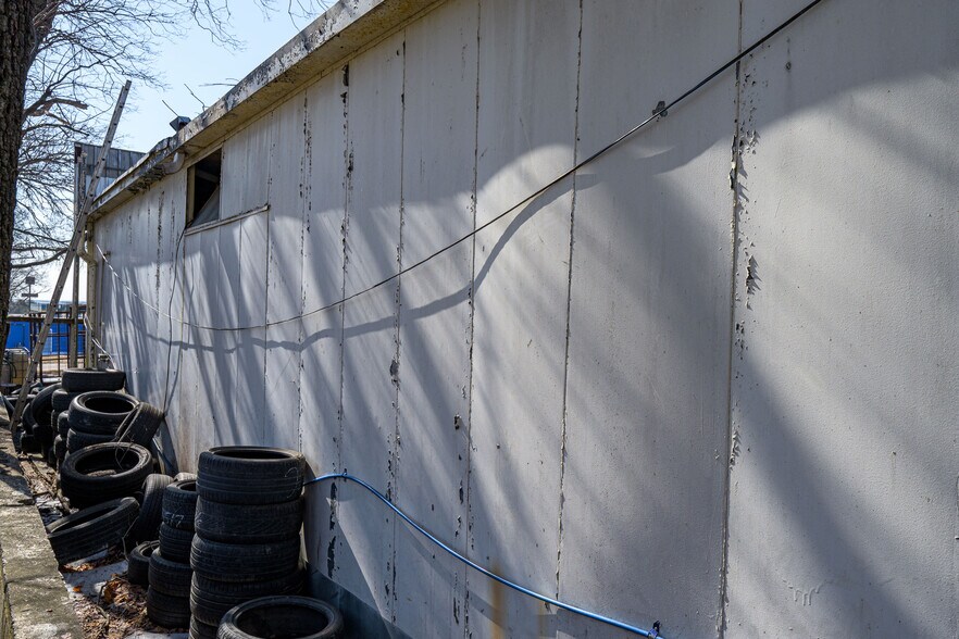 More Photos Of 1320 S Austin Ave, Denison General Retail For Sale