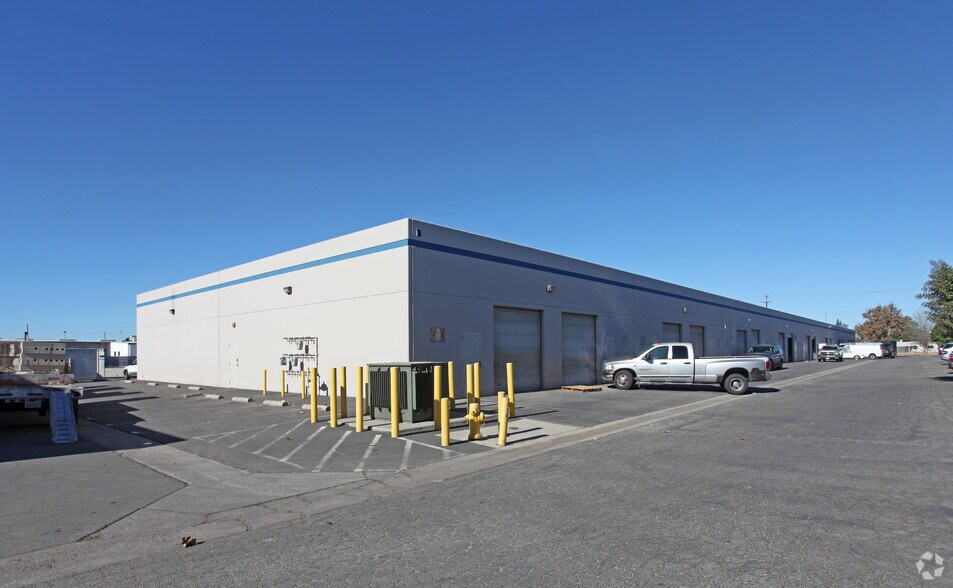 More Photos Of 12424-12430 Montague St, Pacoima Warehouse For Lease