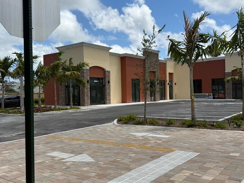 More Photos Of 217 NE 2nd Rd, Homestead Restaurant For Lease