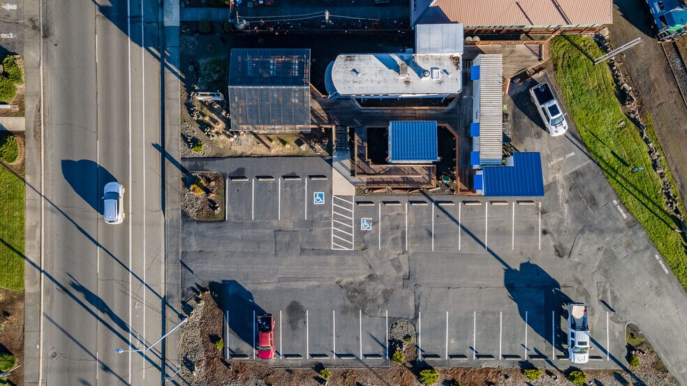 More Photos Of 102 Hall Ave, Coos Bay Restaurant For Sale