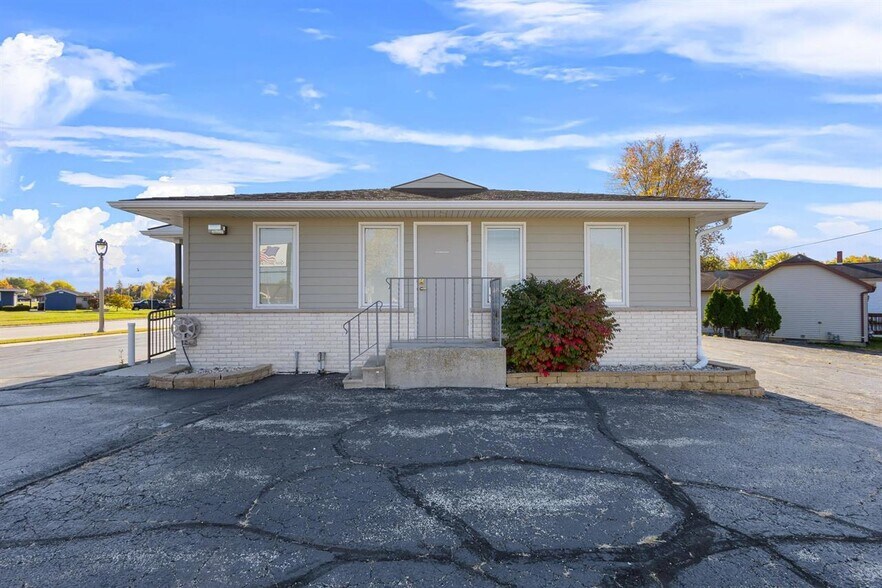 More Photos Of 2131 Calumet Dr, New Holstein Medical For Lease