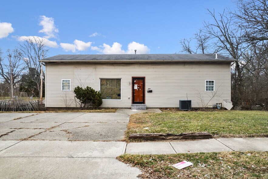 Primary Photo Of 239 W Locust St, Wilmington Storefront For Sale