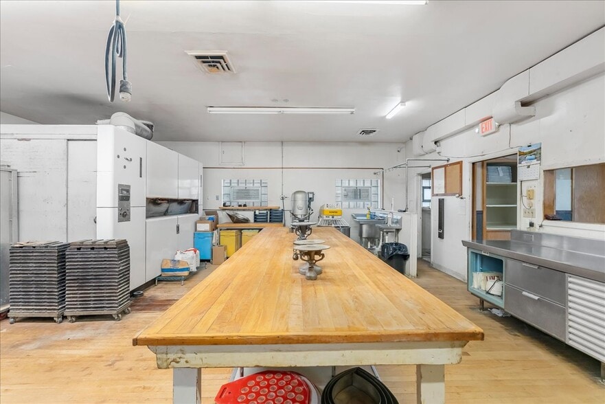 More Photos Of 118 Main St, Luxemburg Specialty For Sale