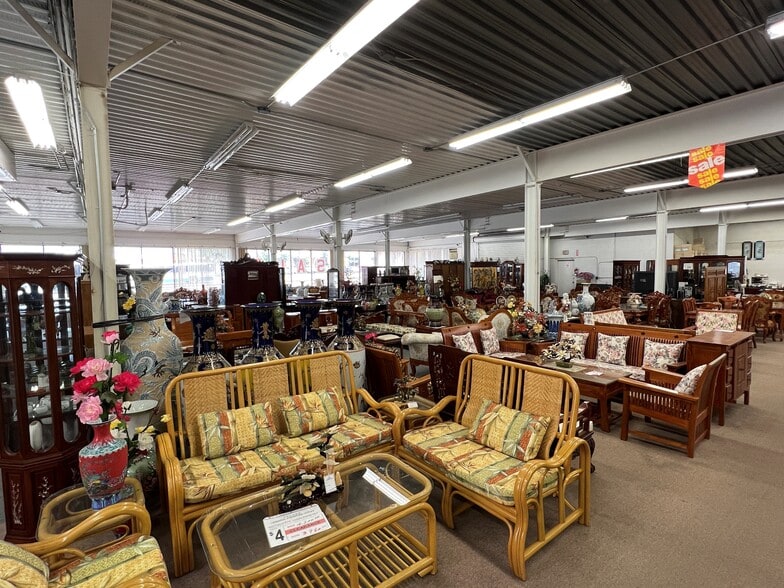 More Photos Of 94-303 Farrington Hwy, Waipahu Storefront Retail Office For Sale