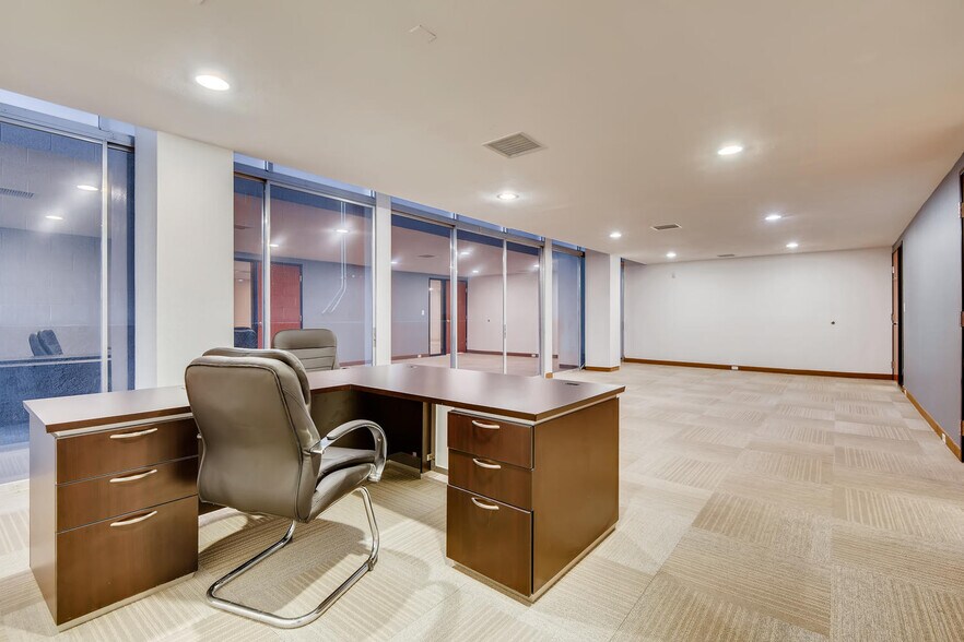 More Photos Of 228 S 4th St, Las Vegas Office For Sale