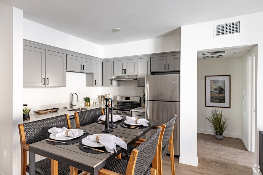 More Photos Of 6569-6581 N Van Nuys Blvd, Van Nuys Apartments For Lease