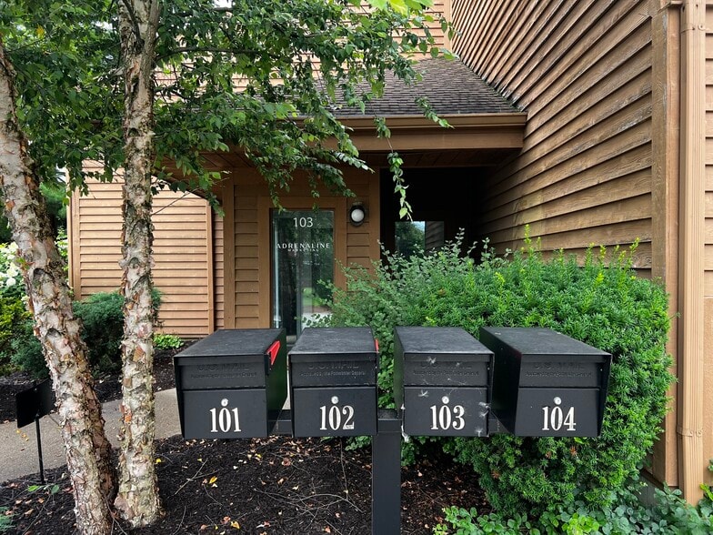 More Photos Of 1000 Ohio Pike, Cincinnati Office For Lease
