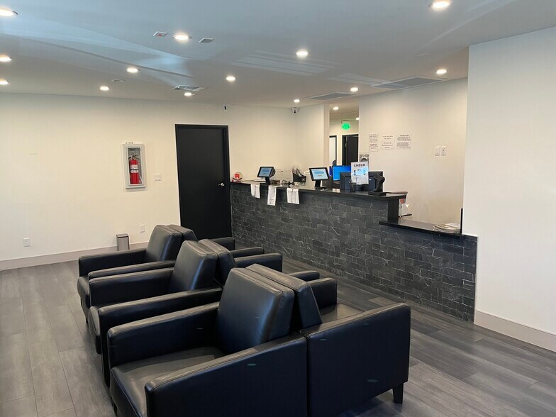 More Photos Of 17970 Sierra Hwy, Canyon Country Medical For Lease