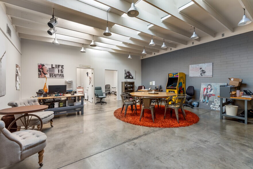 More Photos Of 1108 Tamarind Ave, Los Angeles Loft Creative Space For Sale