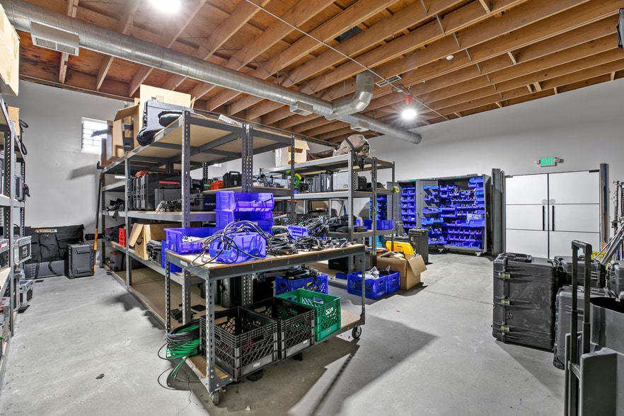 More Photos Of 1604 Venice Blvd, Los Angeles Showroom For Lease