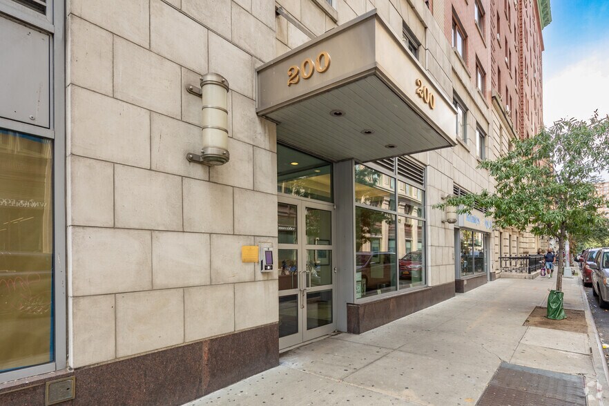 More Photos Of 200 W 24th St, New York Apartments For Lease