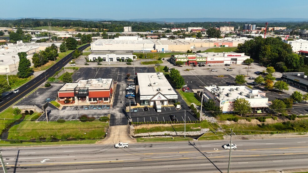 More Photos Of 2265 Gunbarrel Rd, Chattanooga Unknown For Lease