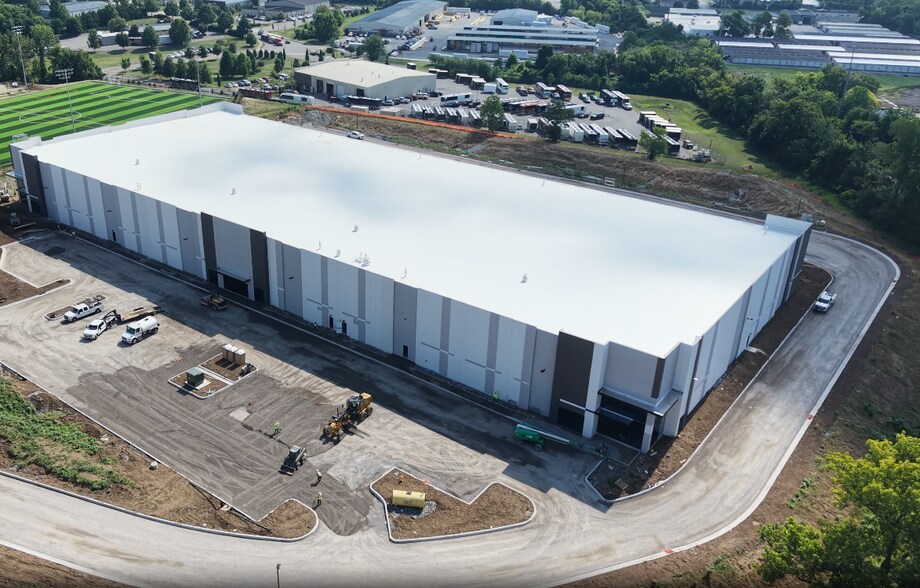 More Photos Of 230 Innovation Way, Hendersonville Warehouse For Lease