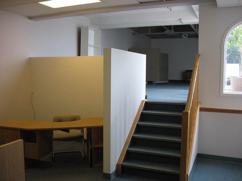 More Photos Of 3132 26 St NE, Calgary Storefront Retail Office For Sale