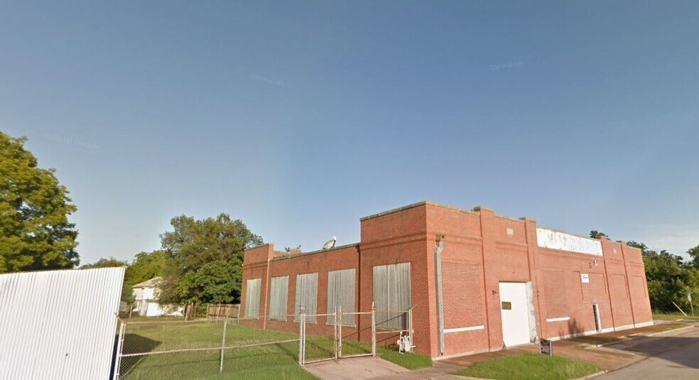 More Photos Of 227 S Philadelphia Ave, Shawnee Warehouse For Sale
