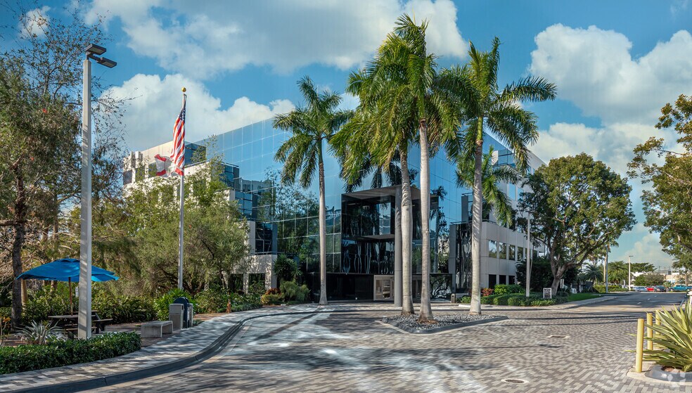 More Photos Of 20801 Biscayne Blvd, Aventura Office For Lease