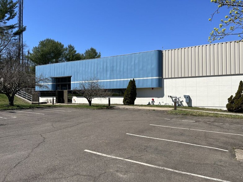 Primary Photo Of 14 Beaver Rd, Branford Distribution For Lease
