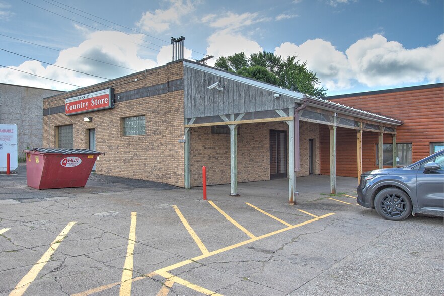 More Photos Of 206 Union St S, Mora Freestanding For Lease
