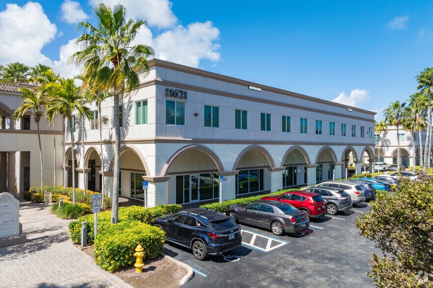Primary Photo Of 11621 Kew Gardens Ave, Palm Beach Gardens Medical For Lease