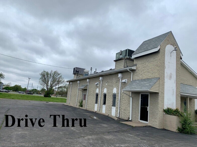 More Photos Of 2205 S Garrison Ave, Carthage Restaurant For Sale