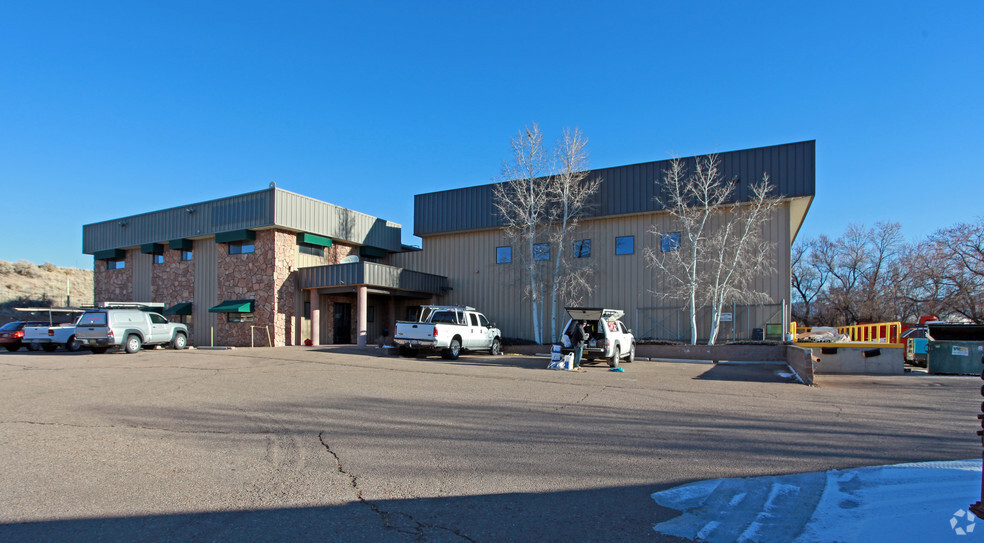 Primary Photo Of 290 Dinosaur Trl, Santa Fe Warehouse For Sale