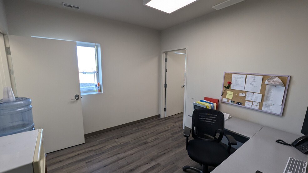 More Photos Of 1075 36 St N, Lethbridge Warehouse For Sale