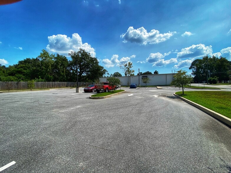 More Photos Of 2724 Old Shell Rd, Mobile Freestanding For Lease