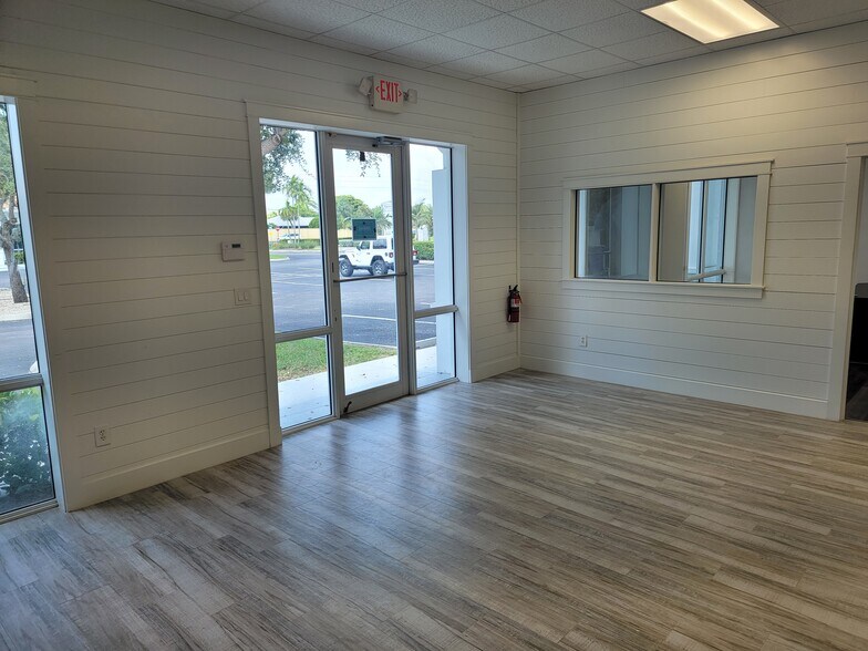 More Photos Of 9405 Cypress Lake Dr, Fort Myers Medical For Lease