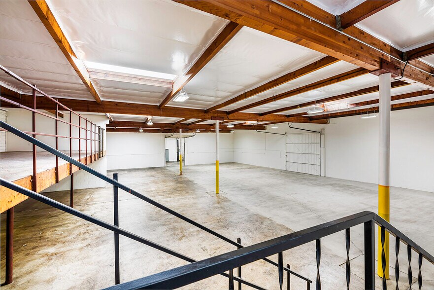 More Photos Of 1550 E Burnett St, Signal Hill Warehouse For Lease